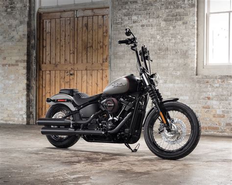 2018 Harley-Davidson Street Bob Buyer's Guide | Specs & Price