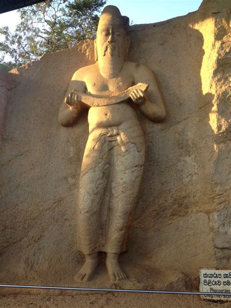 King Parakrama Statue | Statue, King, Polonnaruwa