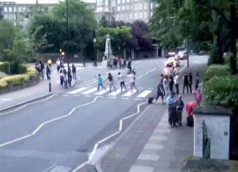 Abbey Road Crossing Live Web Cam | Puppies and Flowers