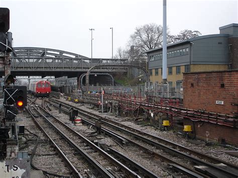 Neasden Station | Flickr - Photo Sharing!