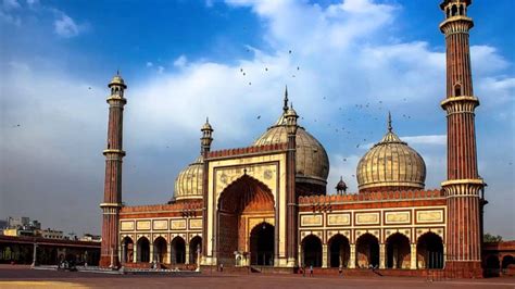 10 Most Beautiful Mosques & Masjids In India You Should Visit At Least Once