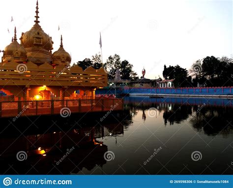 Golden Temple with Reflection on Water Stock Photo - Image of statues ...