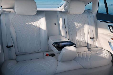 Mercedes Benz EQS 2025 Images - Check Interior & Exterior Photos | OtO