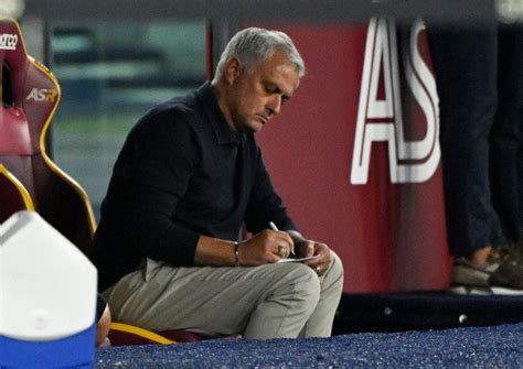 Mourinho enduring 'worst start' as Roma's struggles continue | Reuters