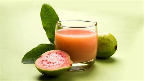 Aprende a preparar una refrescante agua de guayaba y aprovecha sus beneficios - Gastrolab