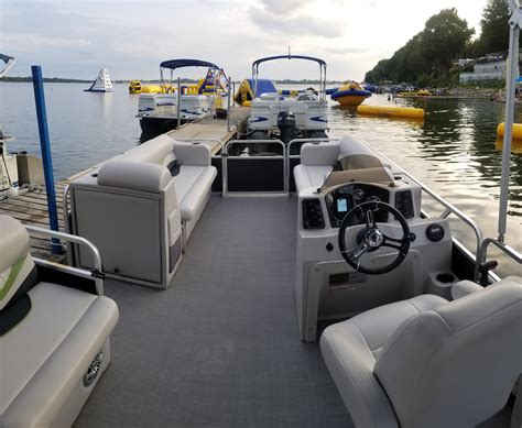 Pontoon Boat Rentals ⋆ Prince Edward County Vacation