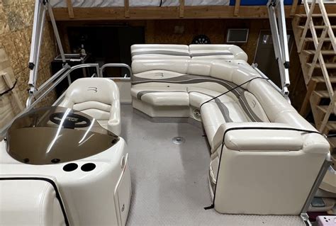 061622 – 20 Foot Bennington Pontoon Boat Upholstery | Dry Dock Canvas