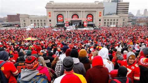 Chiefs Super Bowl parade: Orlando Brown's 'Zero sacks, put it on a f ...