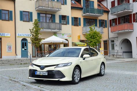 Das Toyota Camry Hybrid-Taxi macht sparsam Spaß - Hybrid | News | taxi ...