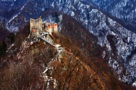 Poenari Castle – Wallachia, Romania - Atlas Obscura