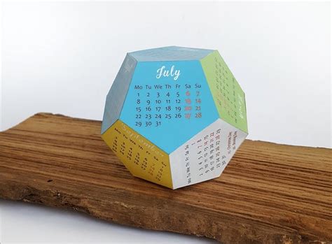 5 Ide Desain Kalender Keren, Unik dan Elegan – SerbaBisnis