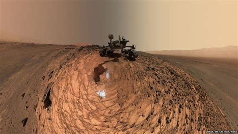 Curiosity Mars rover takes low-angle 'selfie' - BBC News