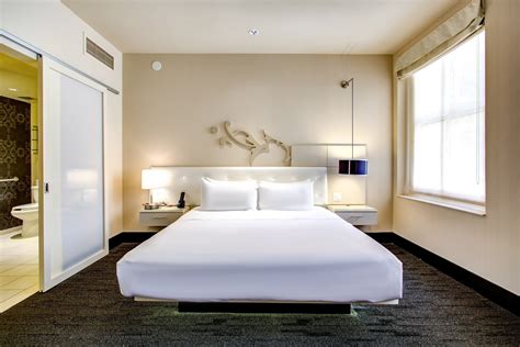 W Chicago City Center Hotel – Chicago, IL, USA – Fabulous Guest Room ...