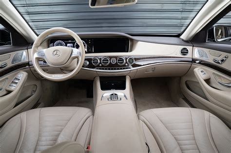 Mercedes-Benz S500 2014 preto com interior creme