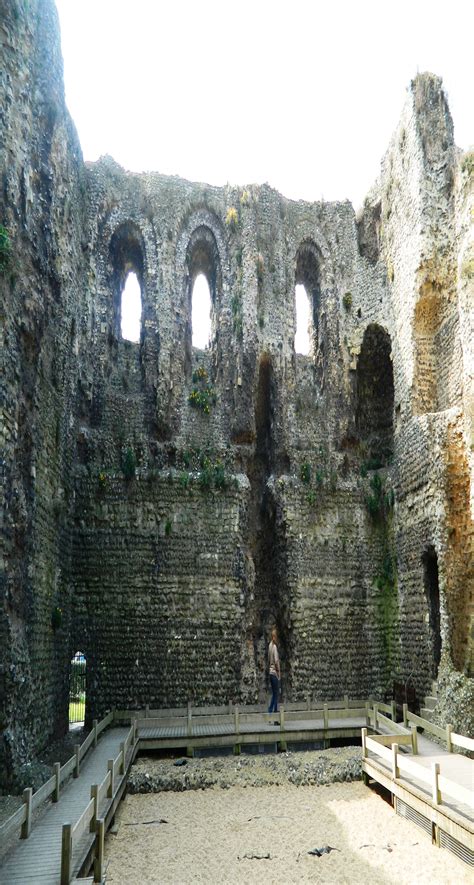 Canterbury Castle | castle-finders.co.uk