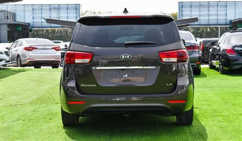 Used Kia Sedona LX 2017 for sale in Dubai - 618408