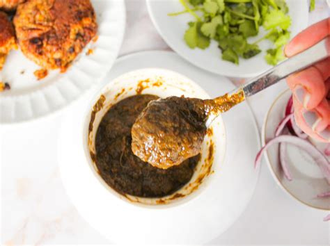 Green Imli Chutney: Spicy, Sweet Tangy Sauce - The Spice Mess