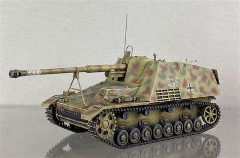 WW2 German Nashorn 8mm Gun Tank Custom Painted Model - Matthew Bullock Auctioneers