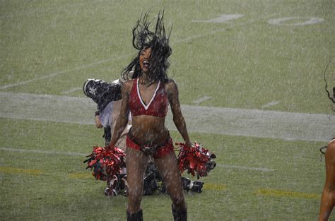 Pro Cheerleader Heaven: Tampa Bay Bucs Cheerleaders in the Rain