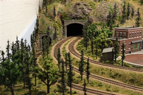 Ho model trains, Ho scale train layout, Model railroad