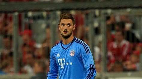 Sven Ulreich saves stoppage-time penalty as Bayern Munich win at ...