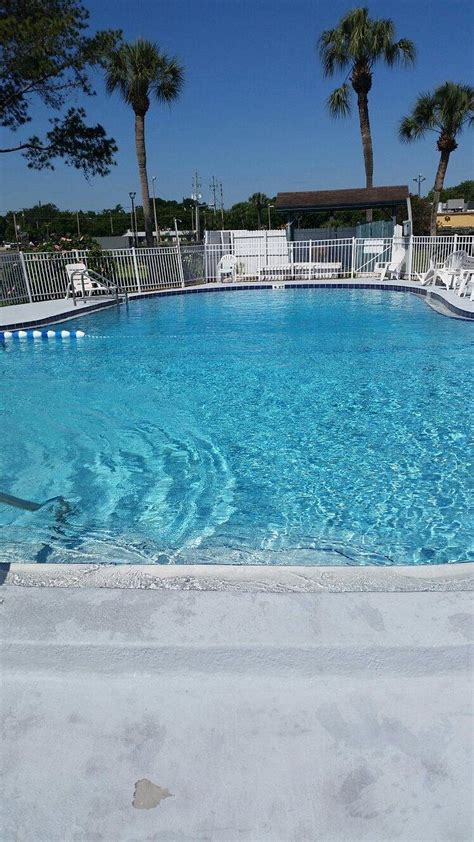 Howard Johnson by Wyndham Winter Haven FL Pool: Pictures & Reviews ...