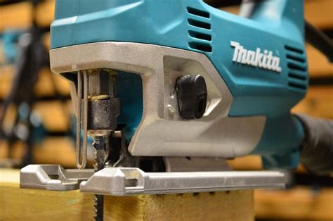 Makita vs Dewalt - Which Brand Makes the Best Saw? | SawsHub