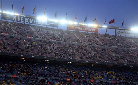 Barcelona fans continue to protest about Eintracht Frankfurt episode in ...