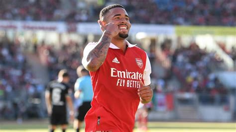 Gabriel Jesus scores double on his arsenal debut