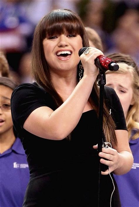 Kelly Clarkson singing The National Anthem @ Super Bowl XLVI - Kelly ...