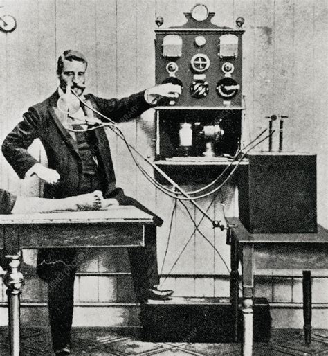 Early X-ray machine - Stock Image - N060/0065 - Science Photo Library