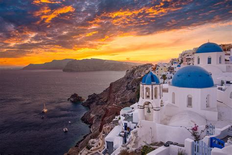 Why Oia is the perfect place to enjoy Santorini's sunset