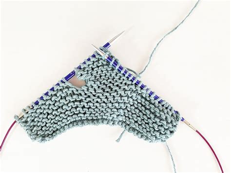 How To Knit Baby Booties (Step By Step) - Handy Little Me