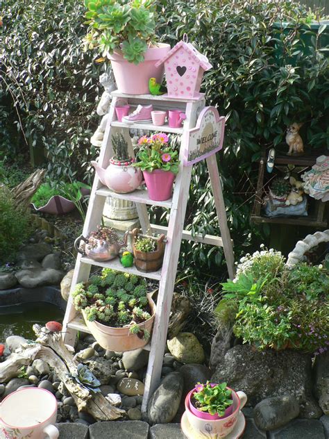 15+ Impressive Ideas to Make Wooden Ladder Garden