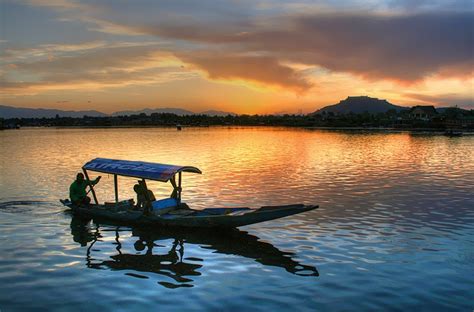 Dal Lake at Sunset. | Sunset, Natural landmarks, Lake