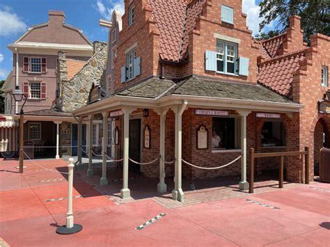 PHOTOS: Sleepy Hollow Reopens at the Magic Kingdom With Classic Waffle ...