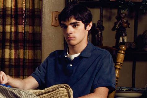 Breaking Bad’s Walt Jr actor RJ Mitte looks unrecognisable 9 years on from iconic TV show | The ...