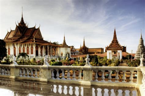 The Royal Palace of Phnom Penh: an Island of Peace in the City's Bustle ...