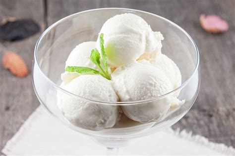 Lychee ice cream - ohmydish.com