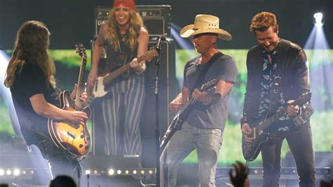 Kenny Chesney announces 2023 concert in Lincoln's Pinnacle Bank Arena