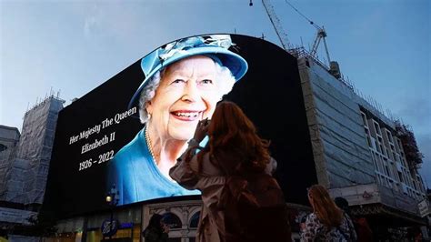 Send us your tributes to Queen Elizabeth - BBC News