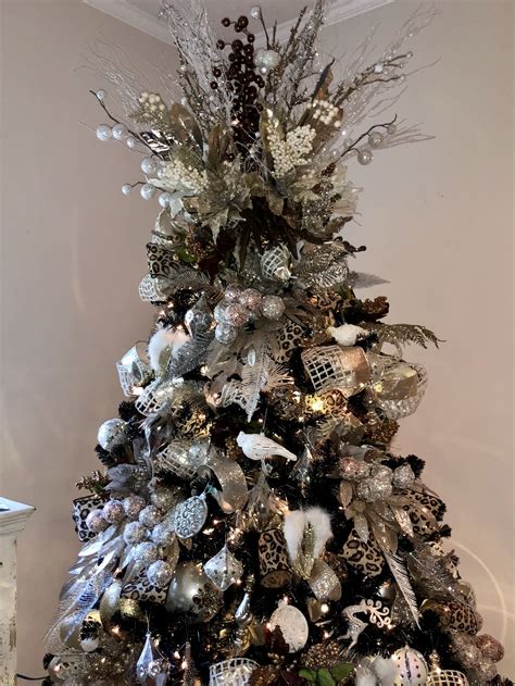 Christmas tree Envy! Lindsey Beck | Christmas tree, Christmas, Black christmas trees