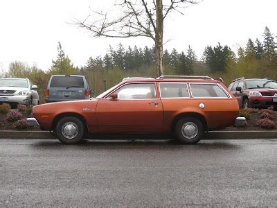 OLD PARKED CARS.: 1976 Ford Pinto Wagon.