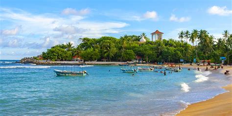 Surfing in Unawatuna - Tales of Ceylon