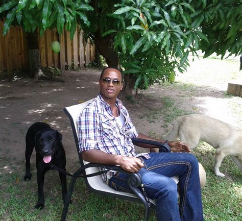 Marlon Samuels at home with his dogs | ESPNcricinfo.com