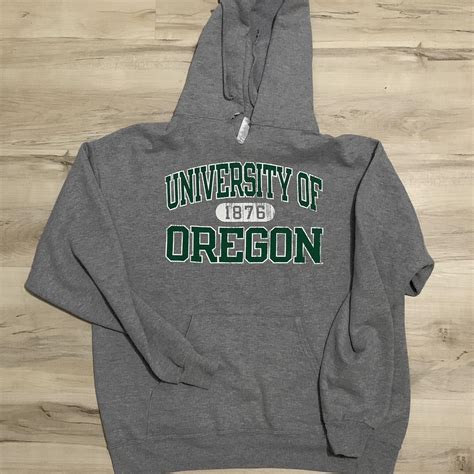 University of oregon hoodie Size large Neck was... - Depop