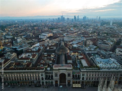 Aerial view of Duomo di Milano Cathedral in Duomo Square. Gothic ...