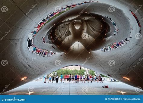 Cloud Gate in Millennium Park, Chicago. Editorial Photography - Image of distortion, clear ...