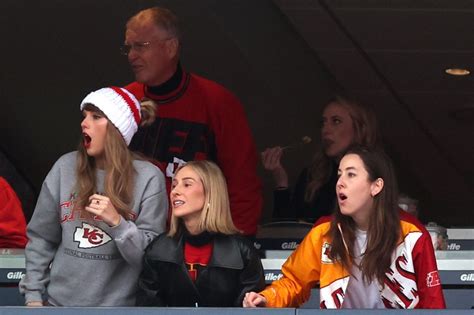 Who Was Taylor Swift Sitting With At The Chiefs-Patriots Game?