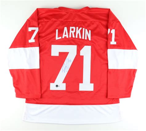 Dylan Larkin Signed Jersey (Beckett) | Pristine Auction